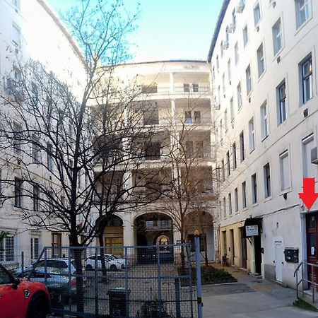 Sparrowl Apartments Budapest Exteriör bild
